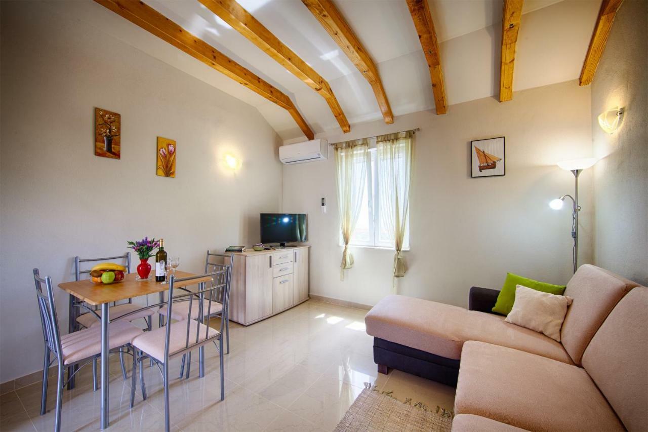 Betini Apartments - Authentic Island Escape คอมีชา ภายนอก รูปภาพ
