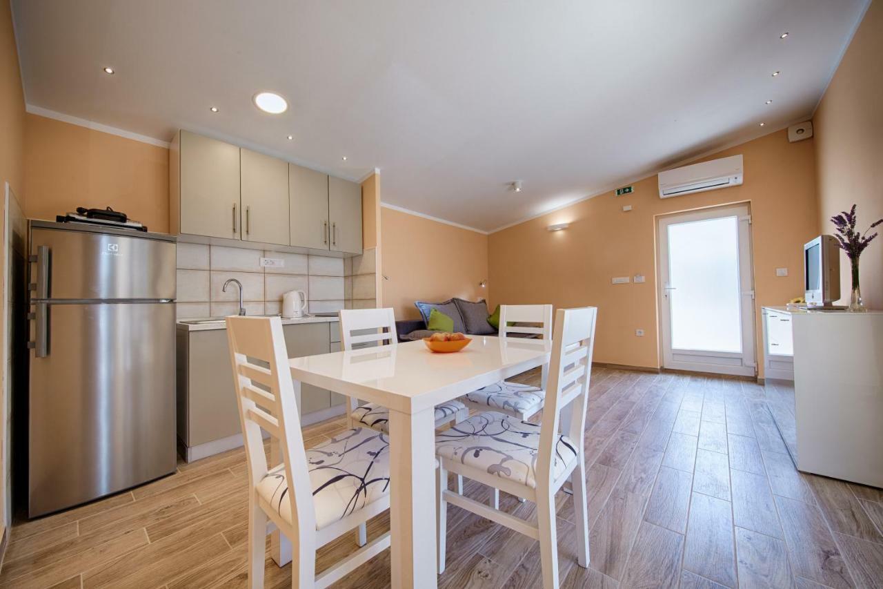Betini Apartments - Authentic Island Escape คอมีชา ภายนอก รูปภาพ