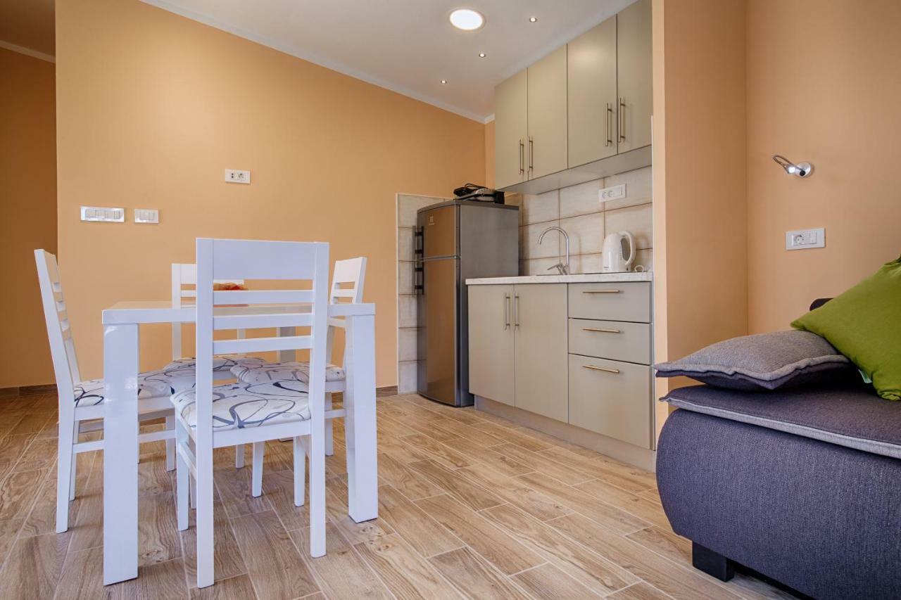 Betini Apartments - Authentic Island Escape คอมีชา ภายนอก รูปภาพ